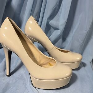 GUESS Nude Patent Platform Stiletto Heels Size 8.5M